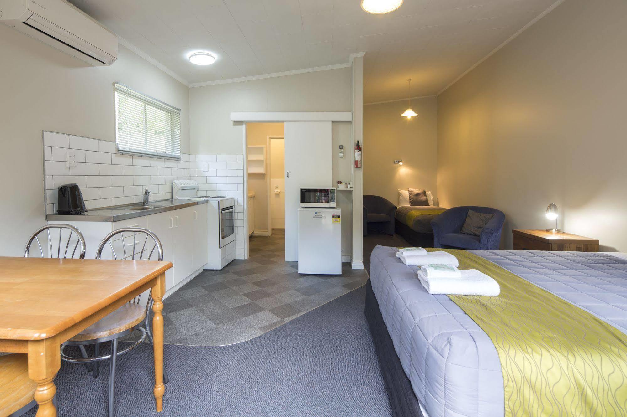 Abba Court Motel Queenstown Extérieur photo