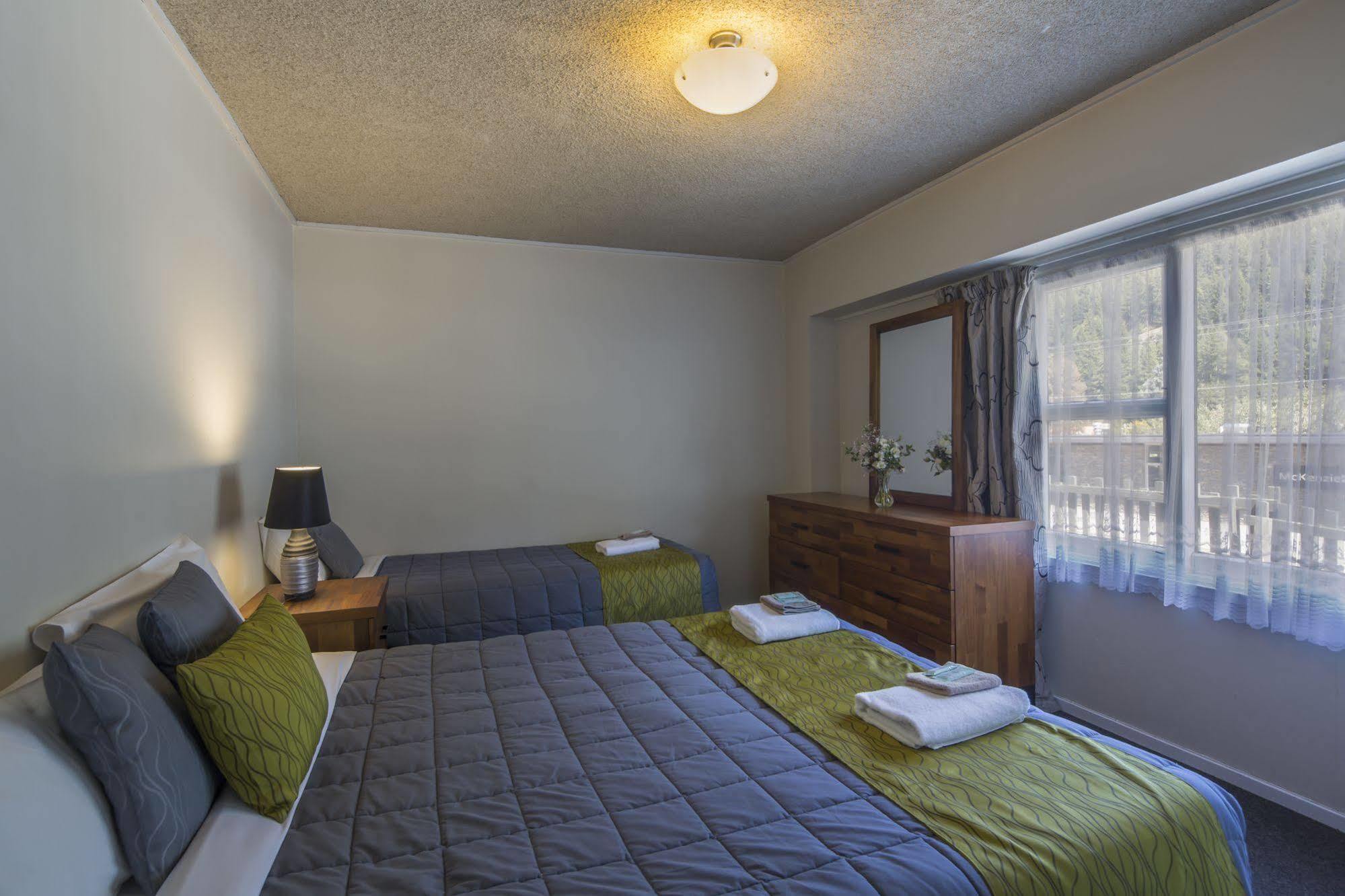 Abba Court Motel Queenstown Extérieur photo